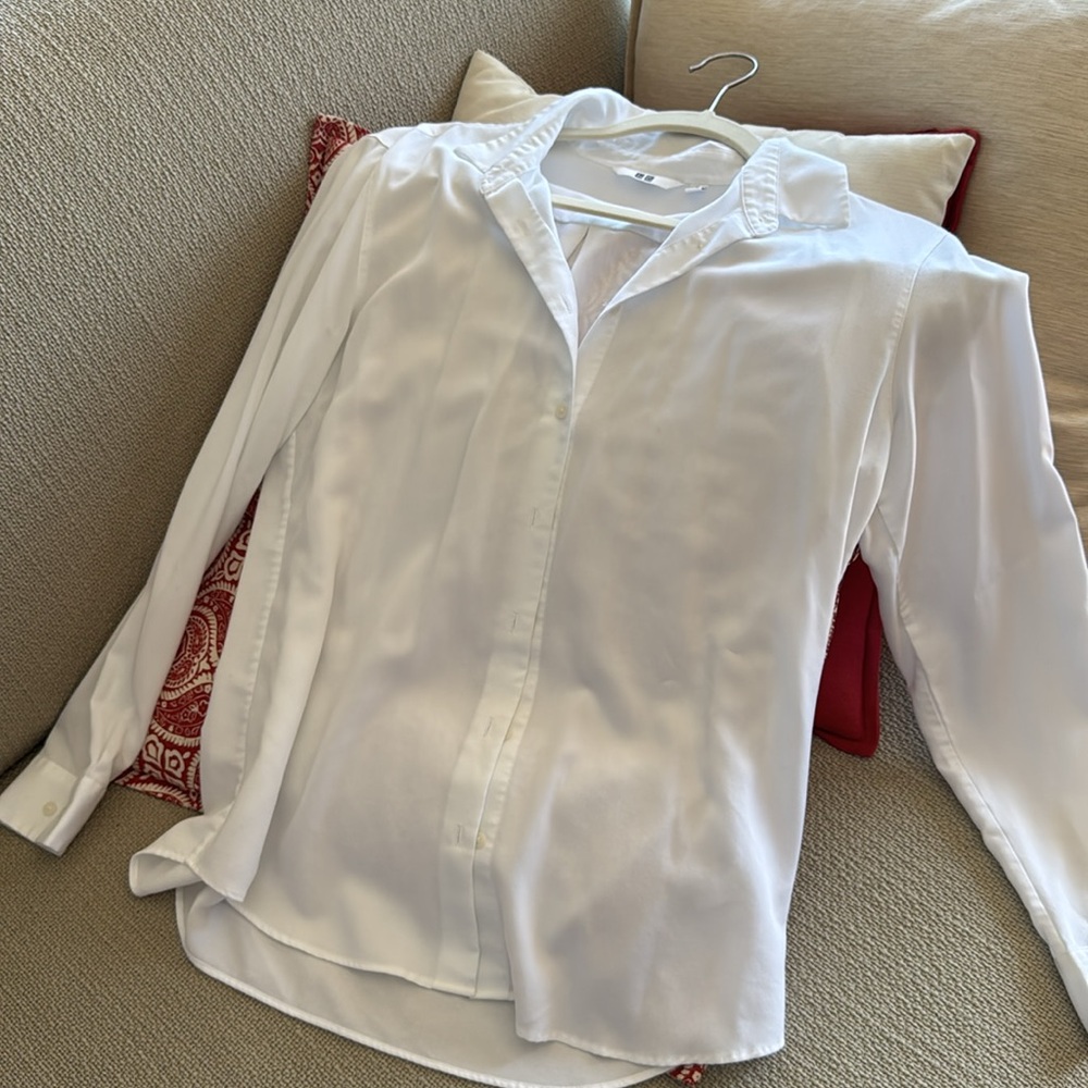 Uniqlo 🌟Classic White Women Non Iron Shirt